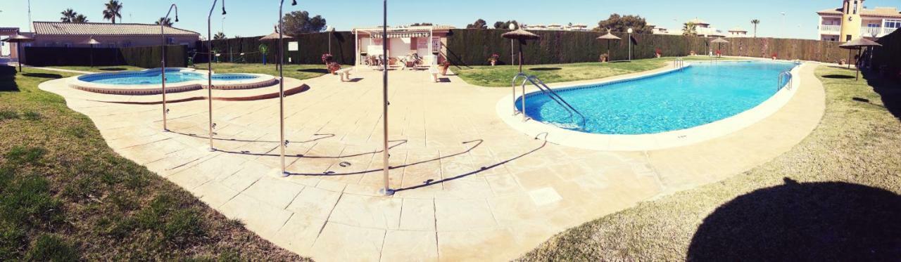 Fabulous Detached Large Villa 5 Bedrooms 3 Bathrooms Backing Onto Villamartin Golf Course Bagian luar foto