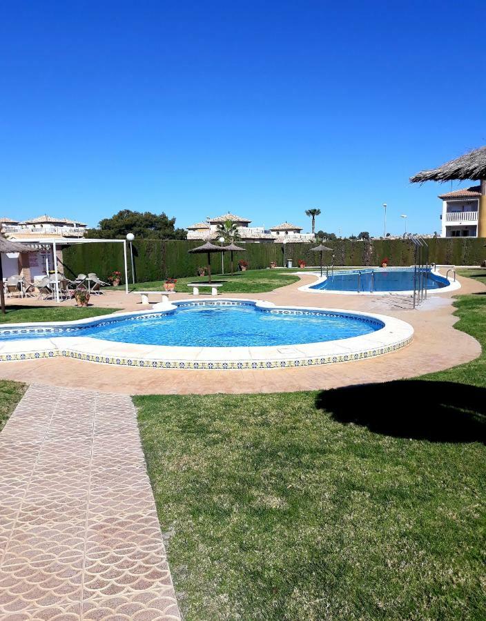Fabulous Detached Large Villa 5 Bedrooms 3 Bathrooms Backing Onto Villamartin Golf Course Bagian luar foto