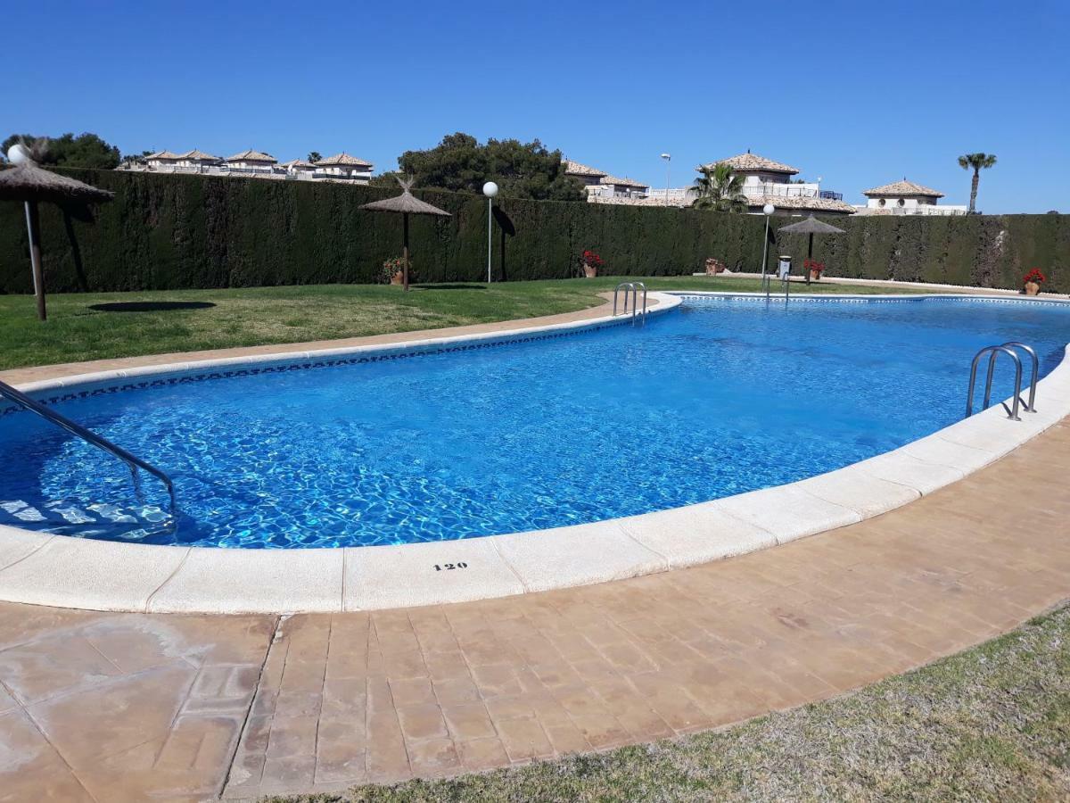 Fabulous Detached Large Villa 5 Bedrooms 3 Bathrooms Backing Onto Villamartin Golf Course Bagian luar foto
